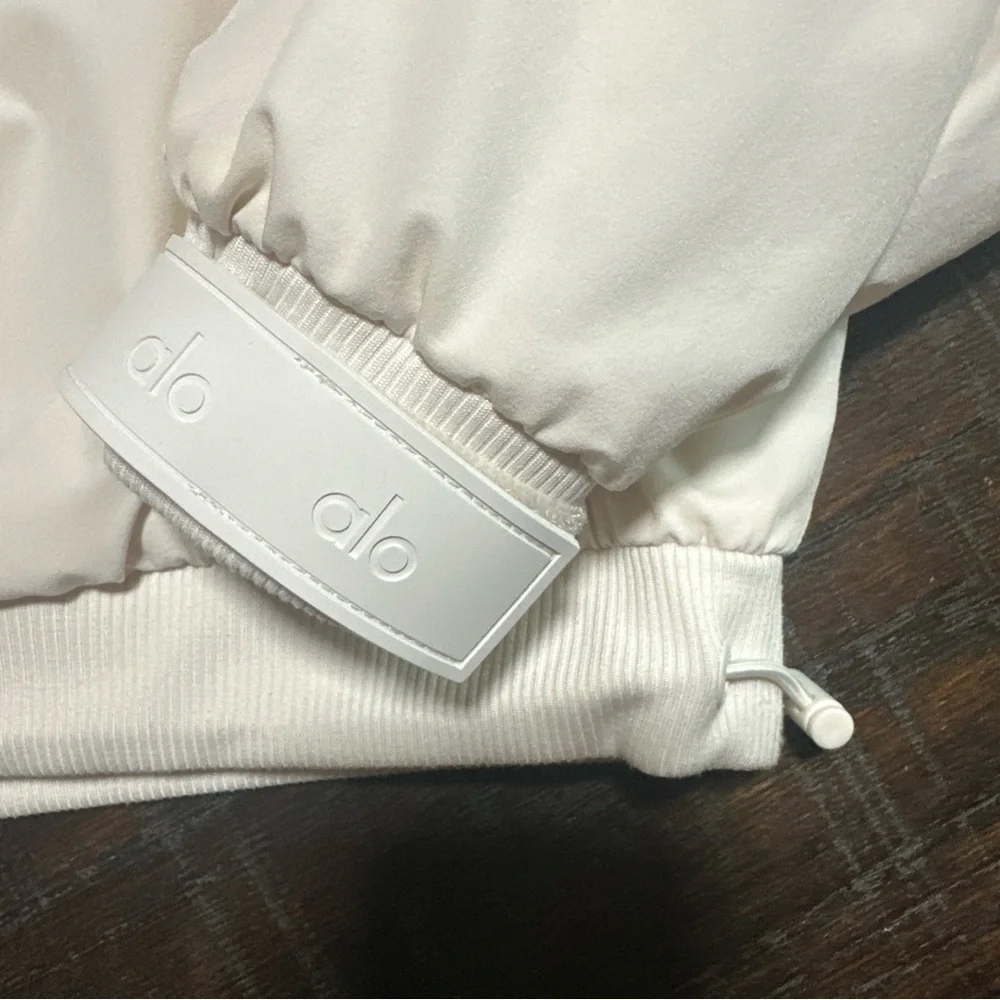 ALO Yoga Elevation Coverup 1/4 Zip Crop Fleece drawcord Hem Ivory No Tag Small? - Picture 3 of 11